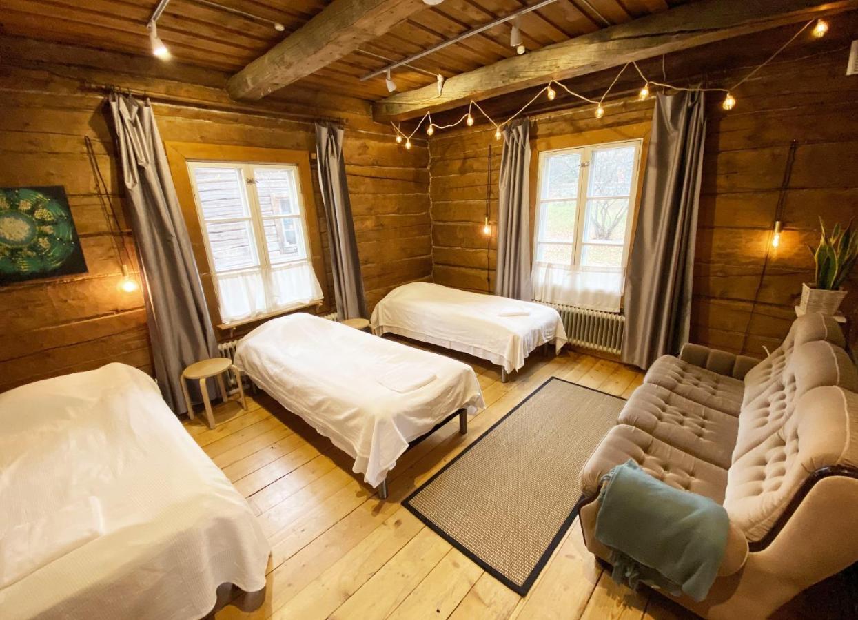 Lauri Historical Log House Manor Hotel โรวานิเอมิ ภายนอก รูปภาพ