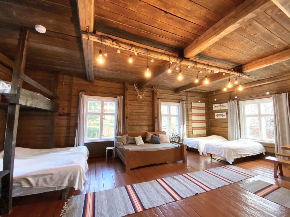 Lauri Historical Log House Manor Hotel โรวานิเอมิ ภายนอก รูปภาพ