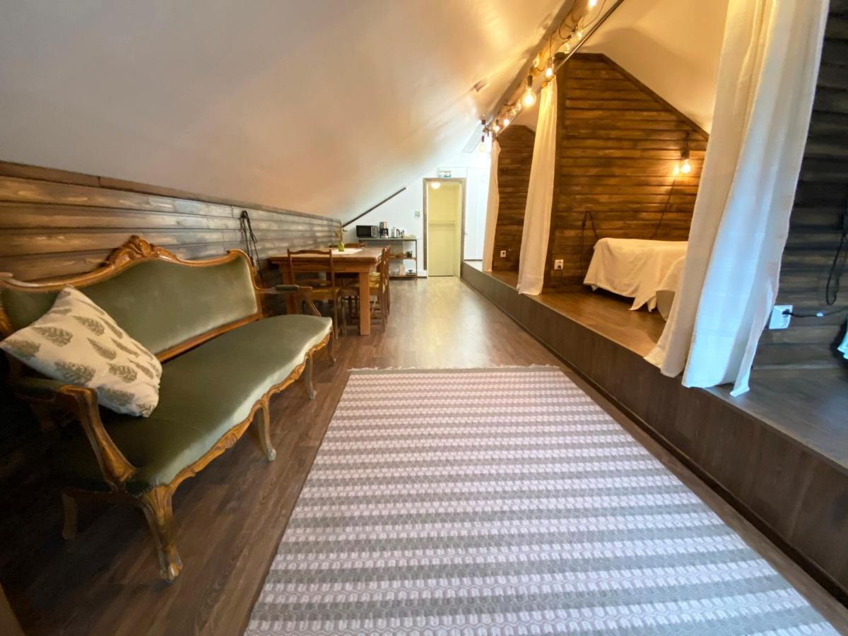 Lauri Historical Log House Manor Hotel โรวานิเอมิ ภายนอก รูปภาพ