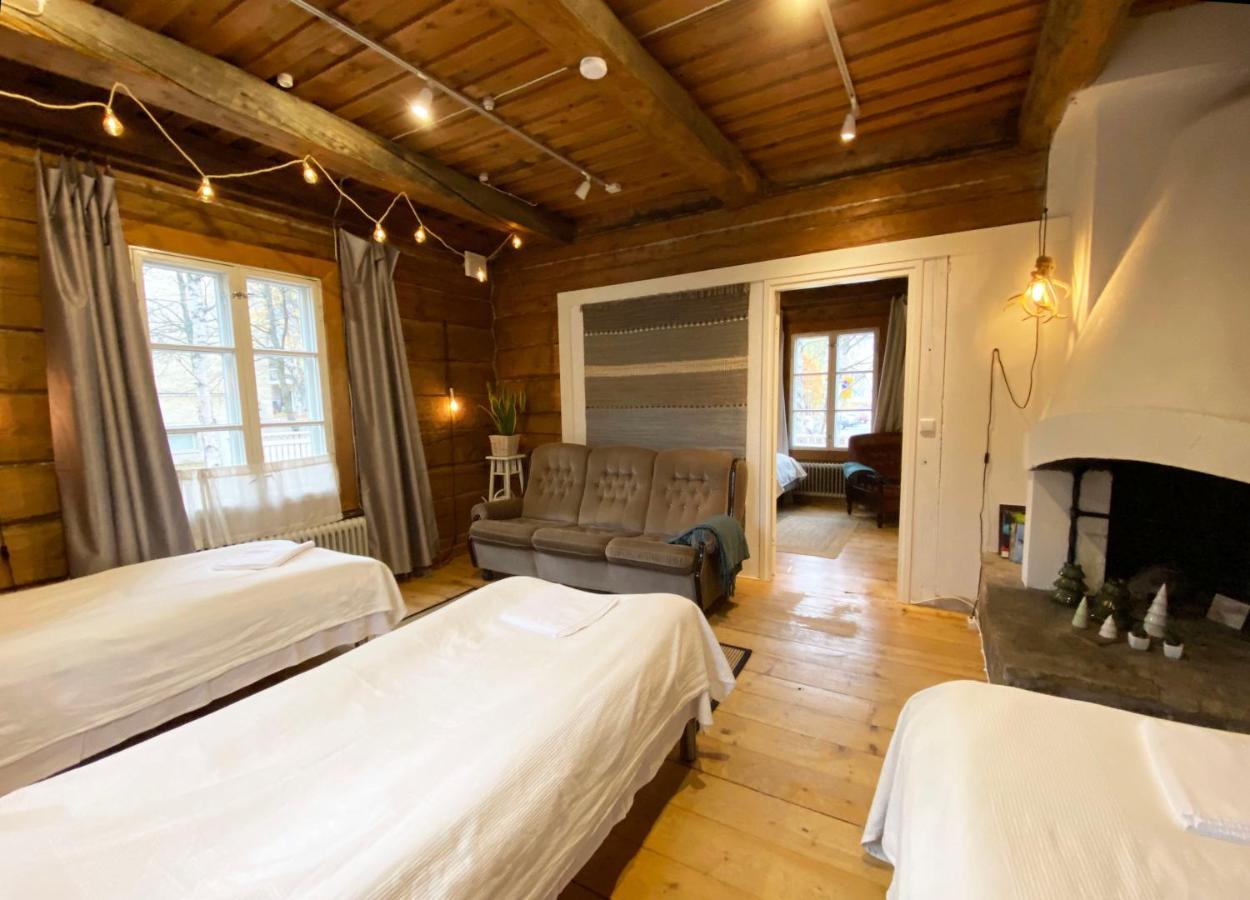 Lauri Historical Log House Manor Hotel โรวานิเอมิ ภายนอก รูปภาพ