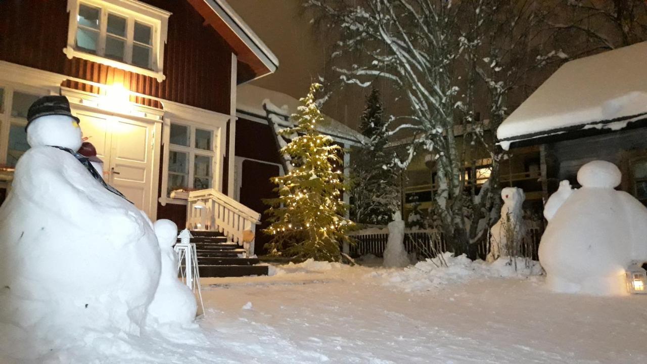 Lauri Historical Log House Manor Hotel โรวานิเอมิ ภายนอก รูปภาพ