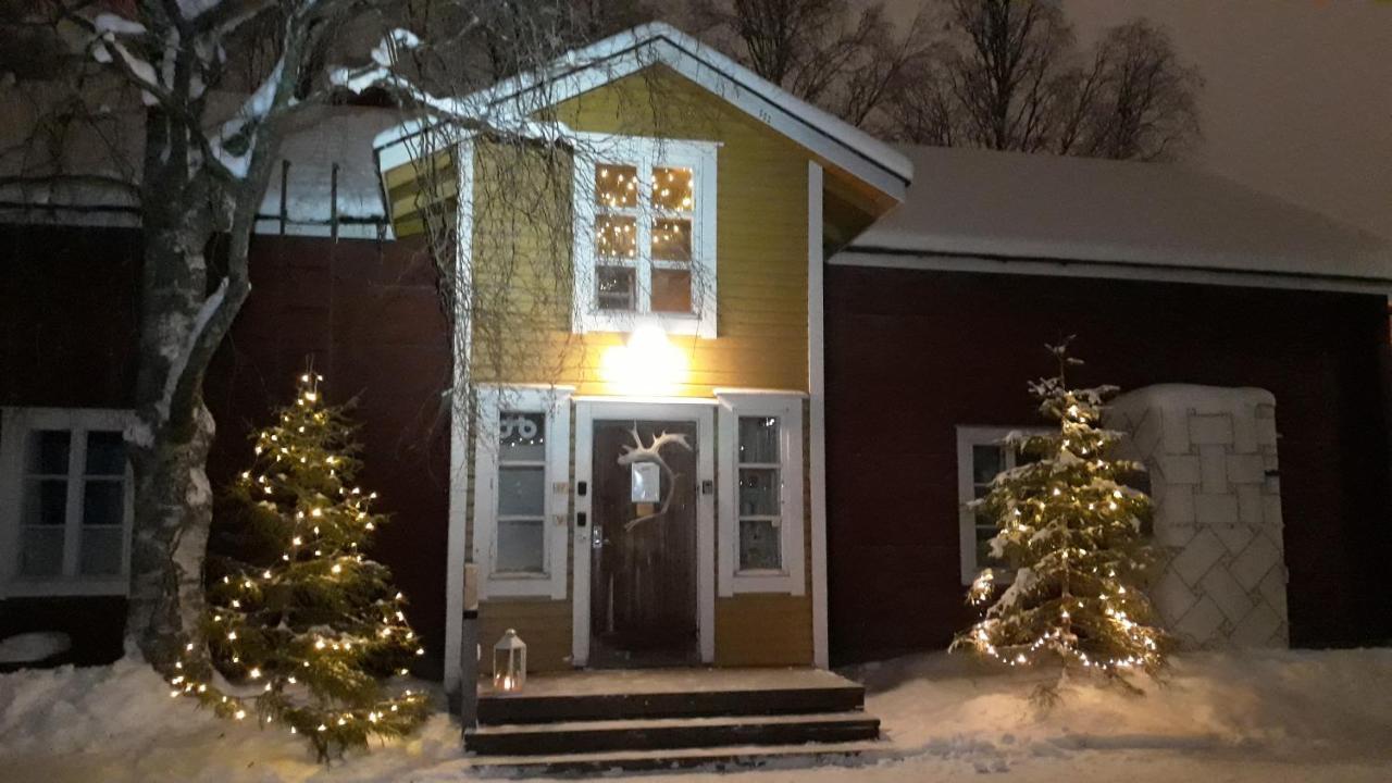 Lauri Historical Log House Manor Hotel โรวานิเอมิ ภายนอก รูปภาพ