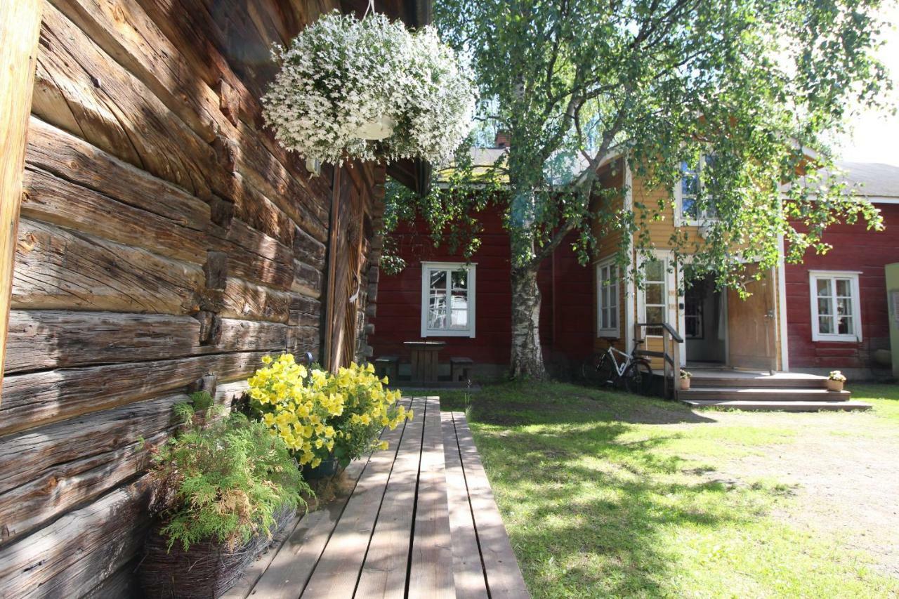 Lauri Historical Log House Manor Hotel โรวานิเอมิ ภายนอก รูปภาพ