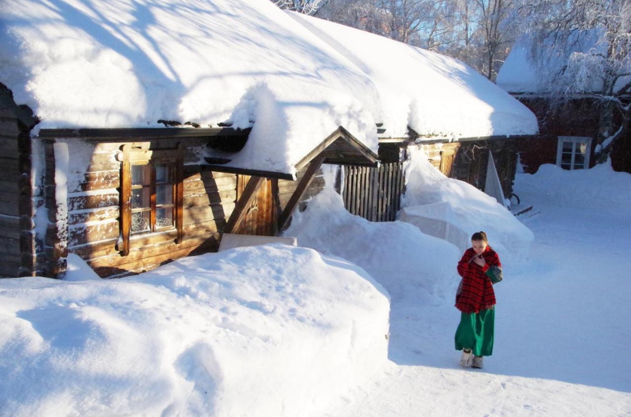 Lauri Historical Log House Manor Hotel โรวานิเอมิ ภายนอก รูปภาพ